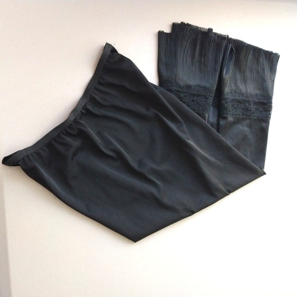 Vanity Fair Slip Black Medium Skirt Nylon Lace Pleated Hem Romantic Fairy Grunge - Picture 1 of 5
